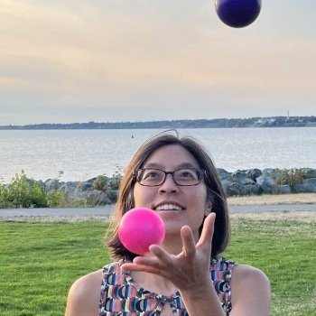 Christie Scollon juggling
