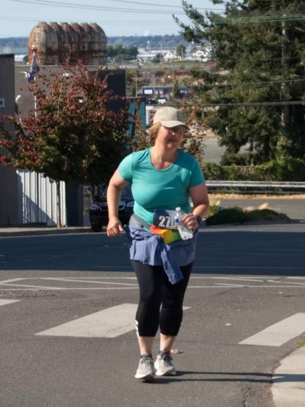 Judy Pine running up the hill in the bham marathon